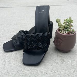 Halston size 8 women’s heels